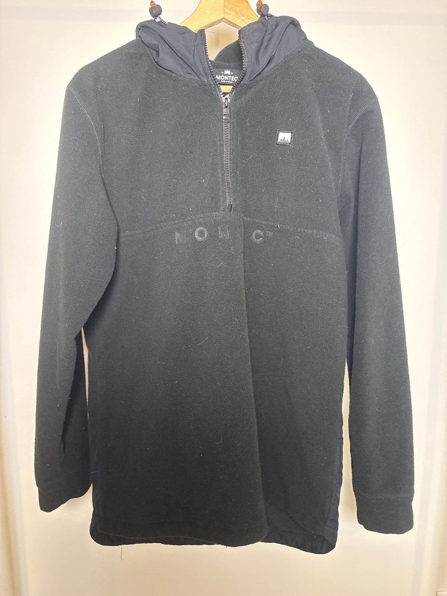 MONTEC | HOODIE SMALL