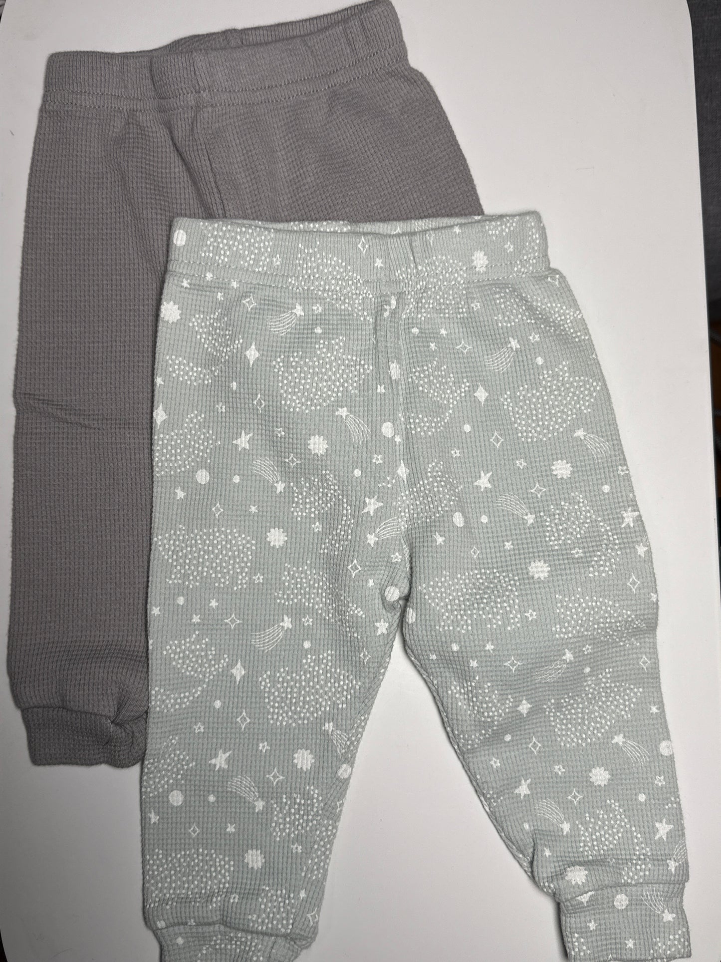 LOT DEUX PANTALONS 9M